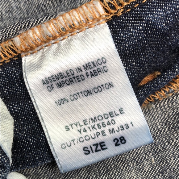 LIKE NEW GUESS BELTED JEAN SKIRT 28x12 ⭐️ - Picture 7 of 11